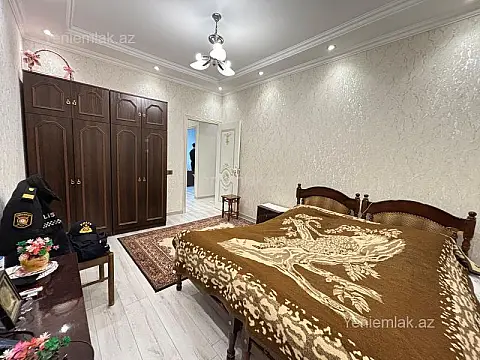 Satılır 4 otaqlı köhnə tikili 100 m²