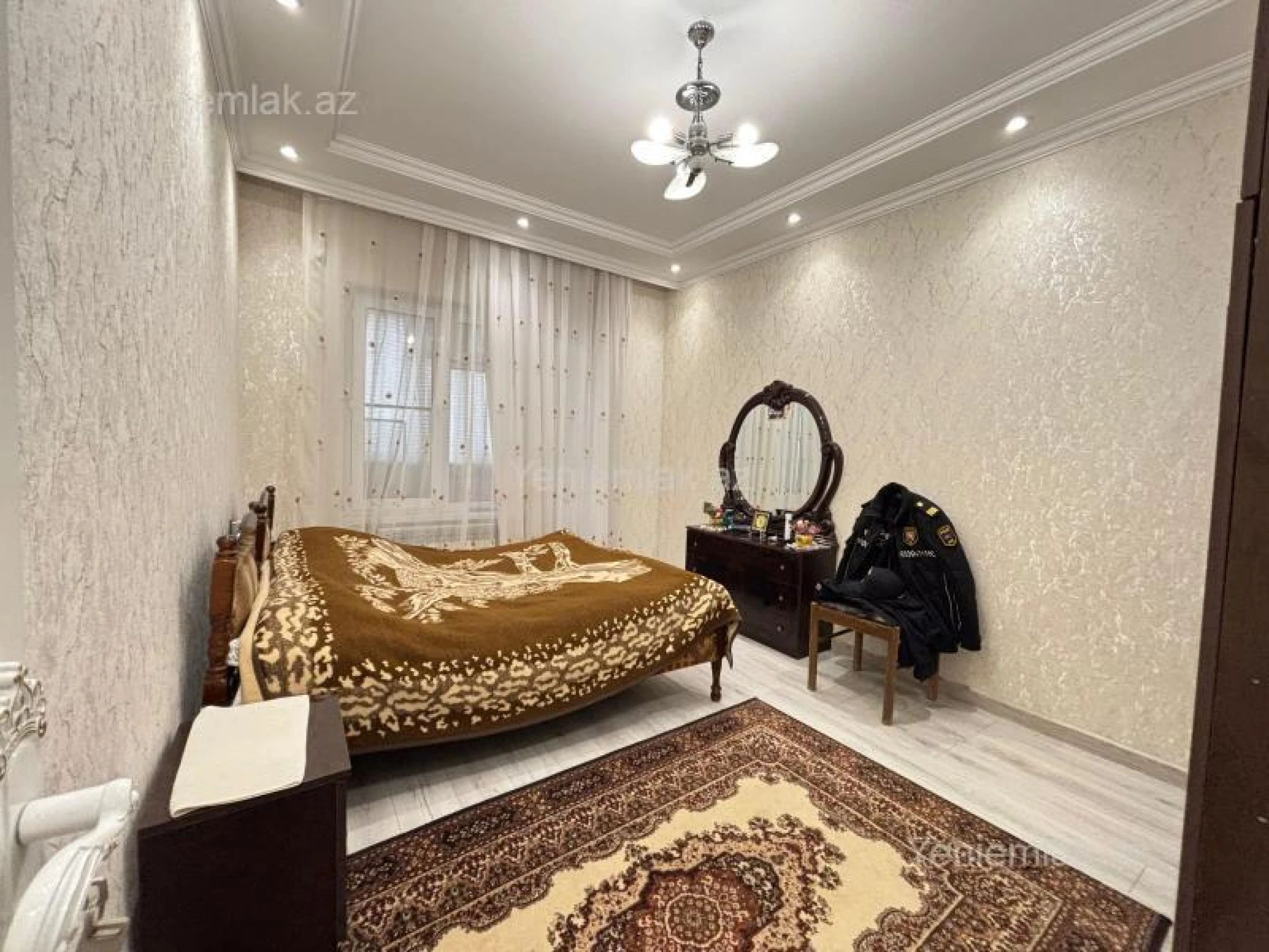 Satılır 4 otaqlı köhnə tikili 100 m²