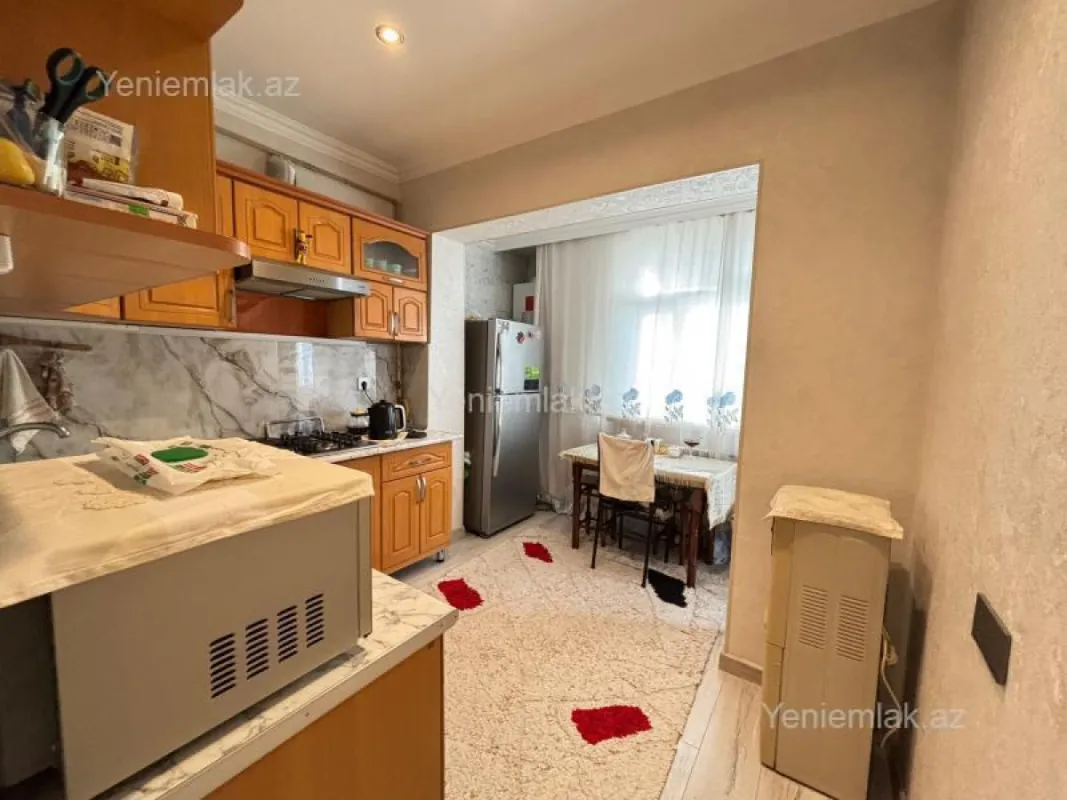 Satılır 4 otaqlı köhnə tikili 100 m²