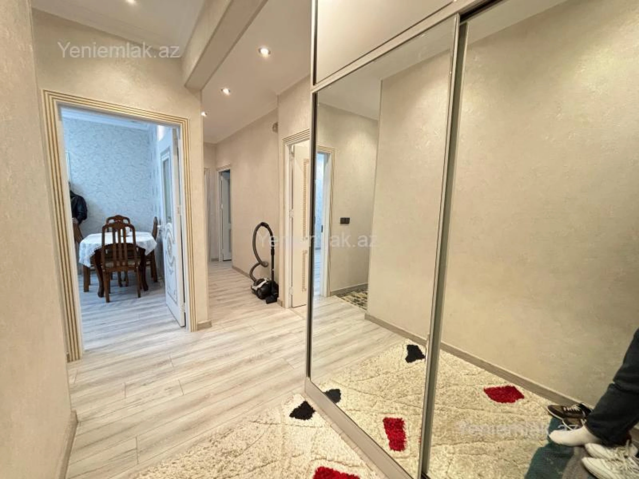 Satılır 4 otaqlı köhnə tikili 100 m²