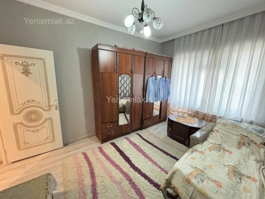 Satılır 4 otaqlı köhnə tikili 100 m²