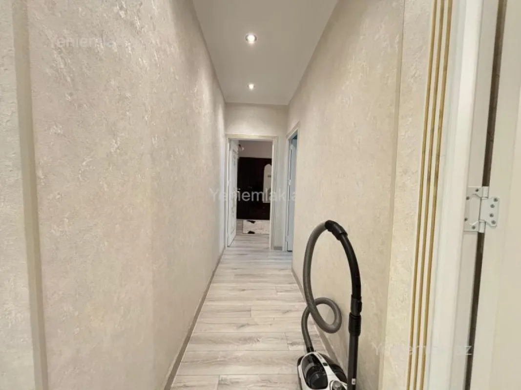 Satılır 4 otaqlı köhnə tikili 100 m²