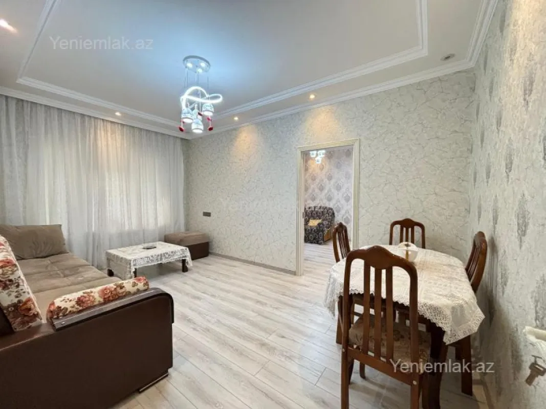 Satılır 4 otaqlı köhnə tikili 100 m²