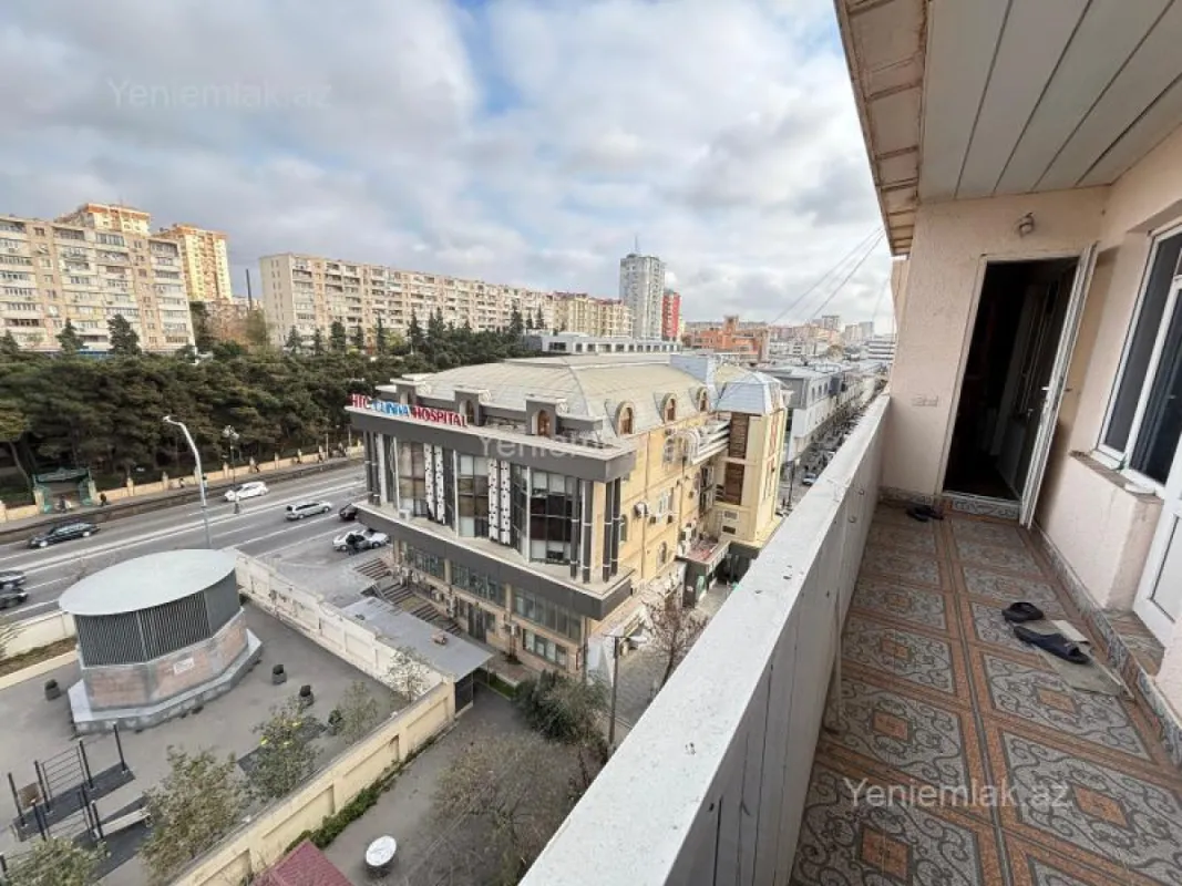 Satılır 4 otaqlı köhnə tikili 100 m²