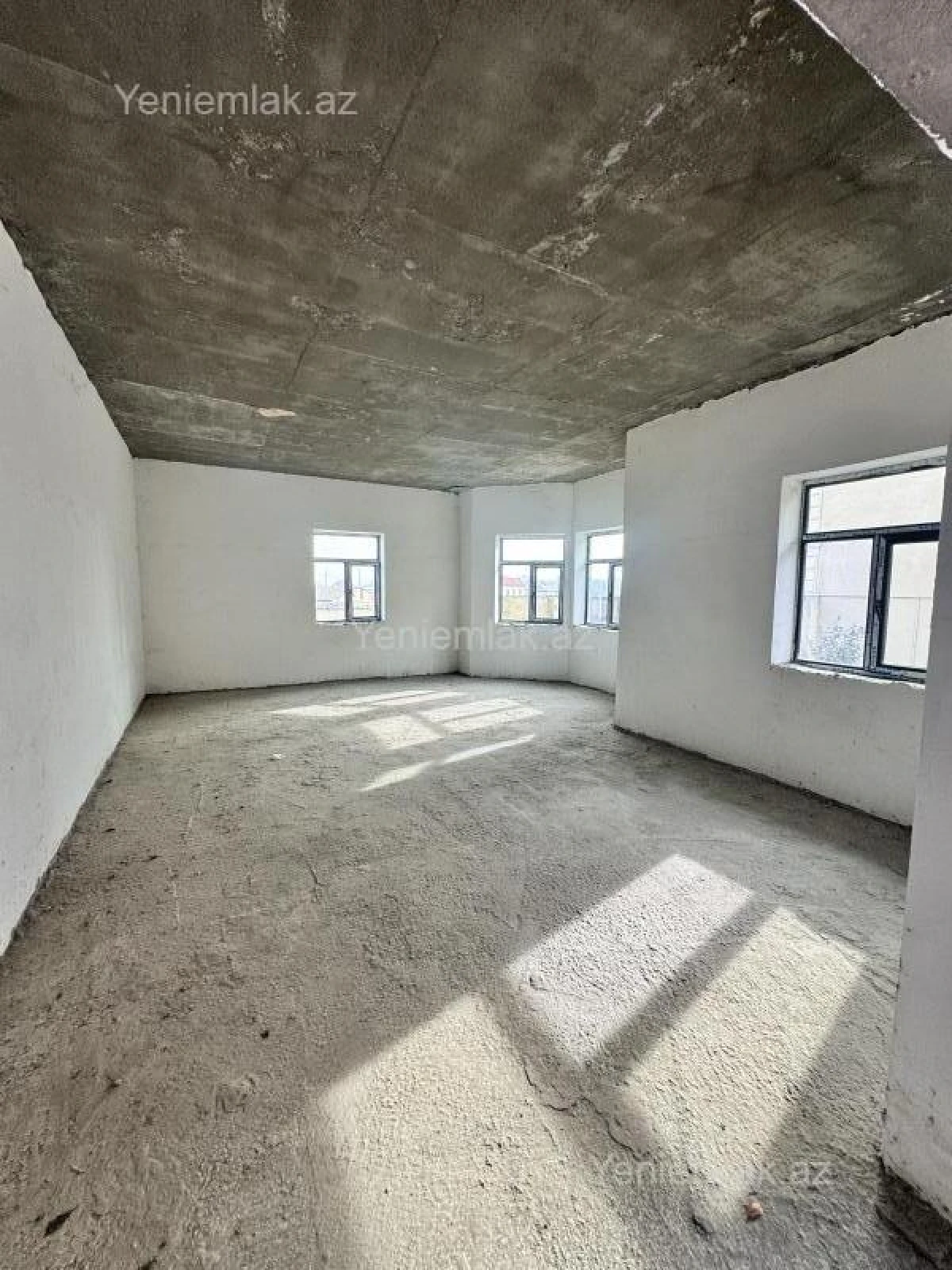 Satılır 4 otaqlı həyət evi 240 m²