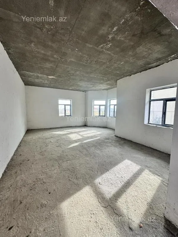 Satılır 4 otaqlı həyət evi 240 m²