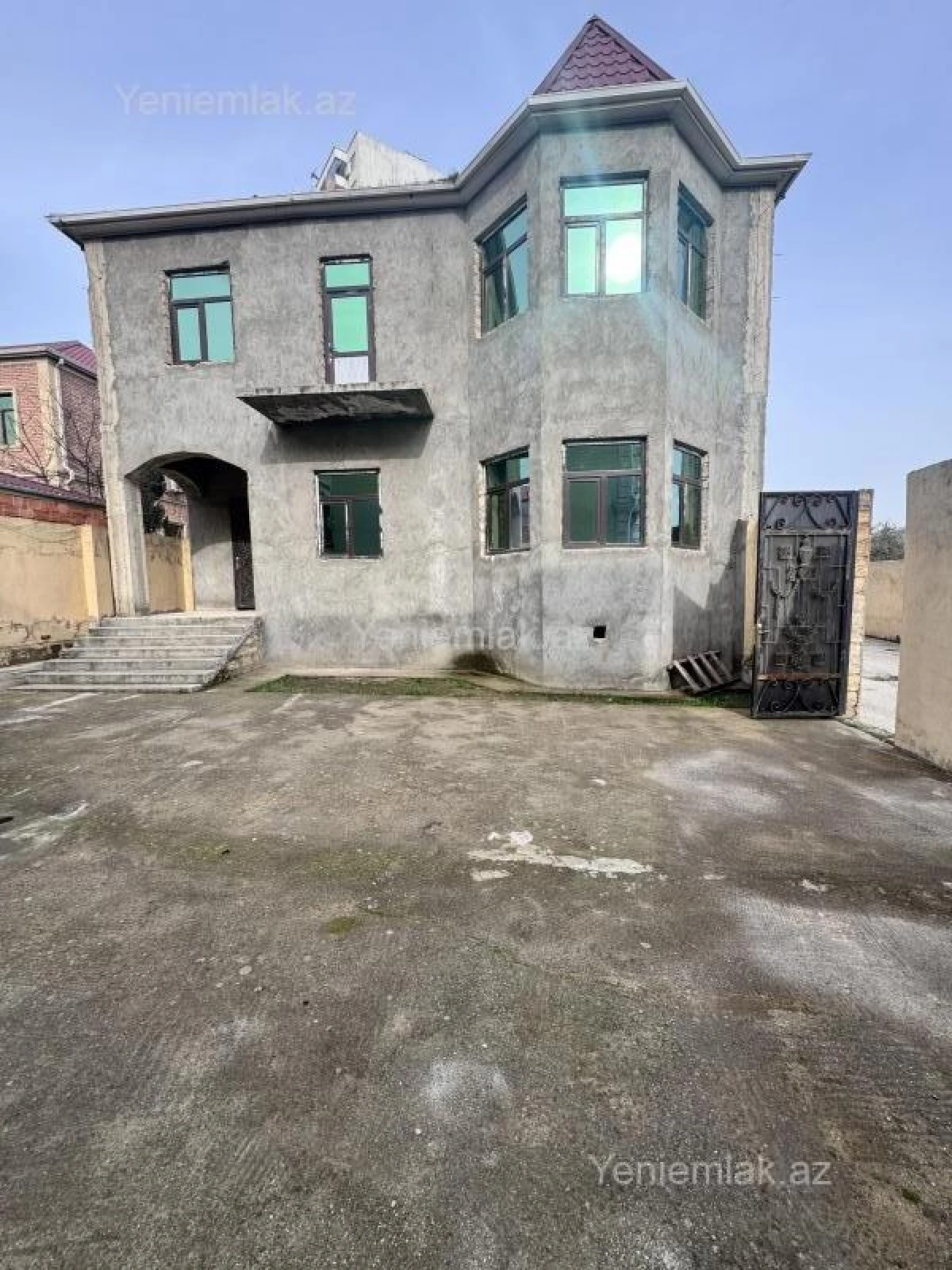 Satılır 4 otaqlı həyət evi 240 m²