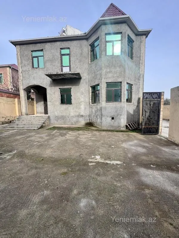 Satılır 4 otaqlı həyət evi 240 m²