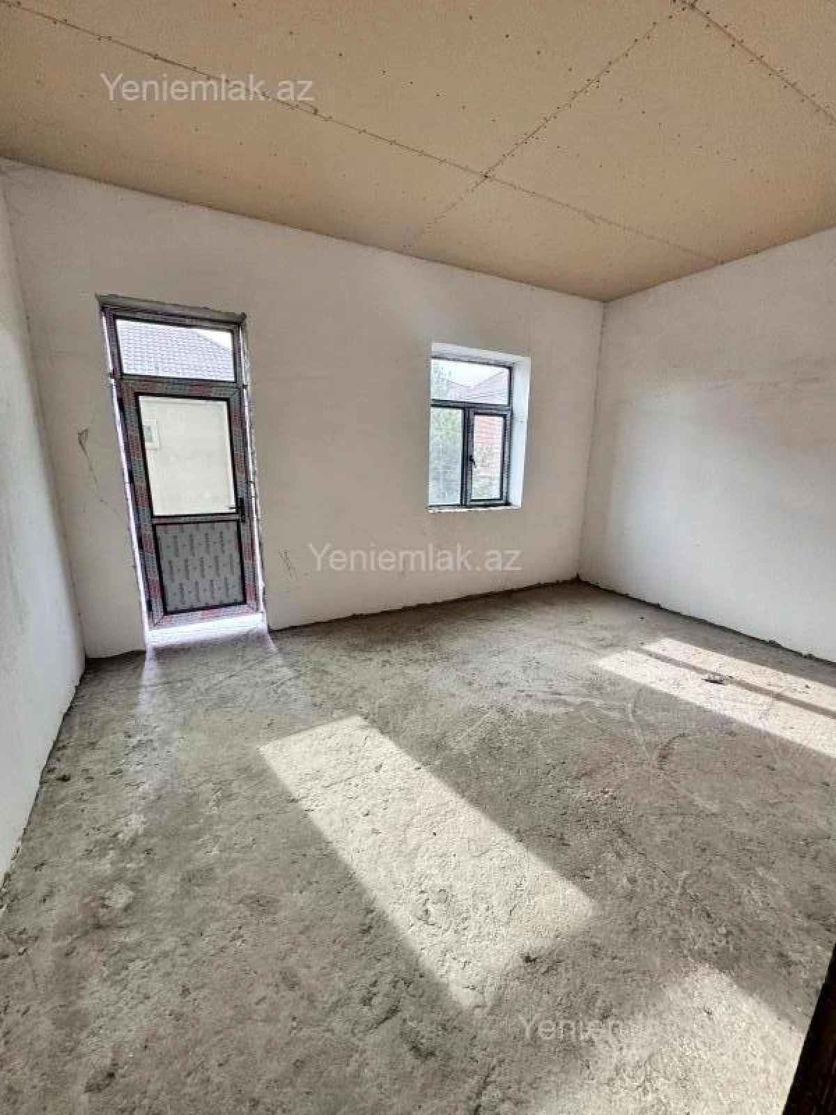 Satılır 4 otaqlı həyət evi 240 m²