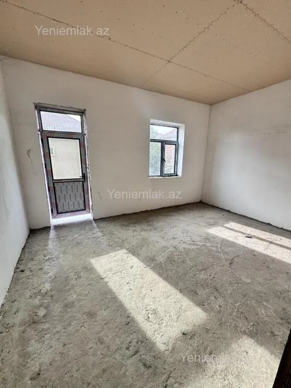Satılır 4 otaqlı həyət evi 240 m²