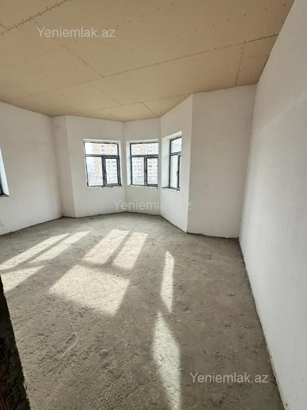 Satılır 4 otaqlı həyət evi 240 m²