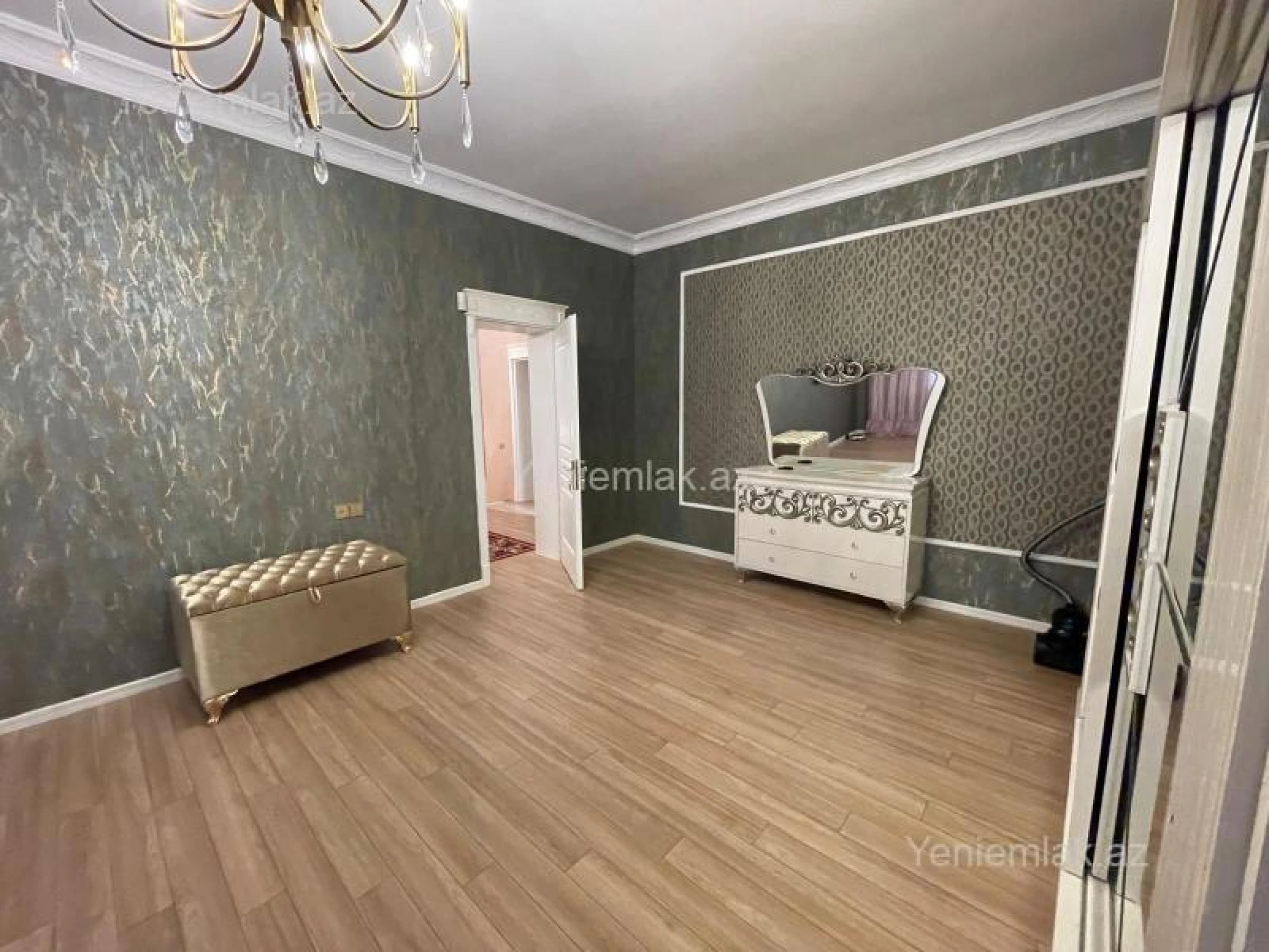 Satılır 5 otaqlı həyət evi 270 m²