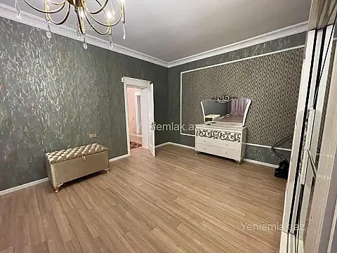 Satılır 5 otaqlı həyət evi 270 m²