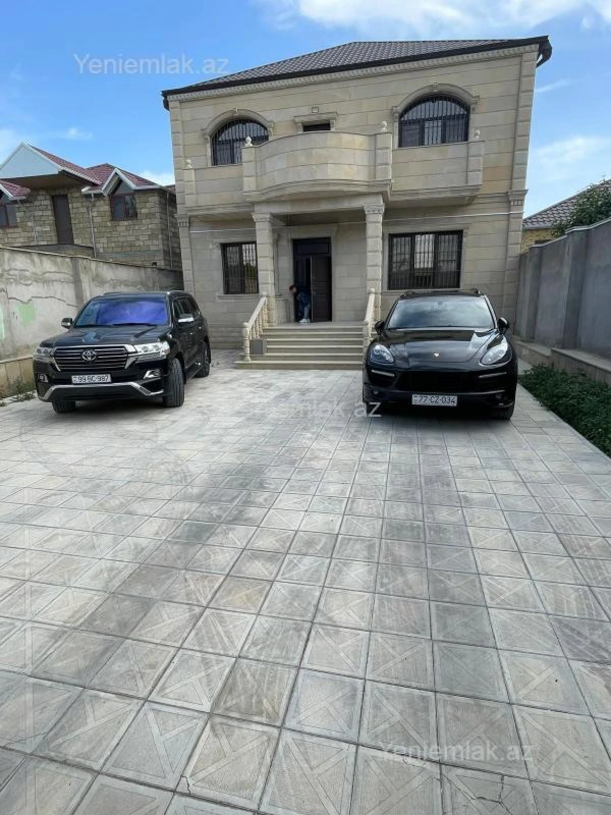 Satılır 5 otaqlı həyət evi 270 m²