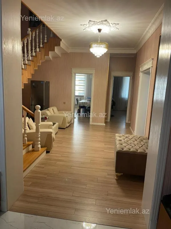 Satılır 5 otaqlı həyət evi 270 m²