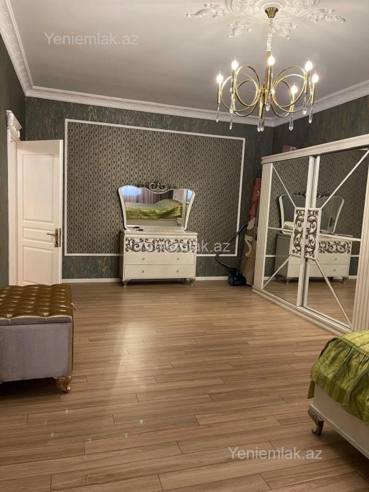 Satılır 5 otaqlı həyət evi 270 m²