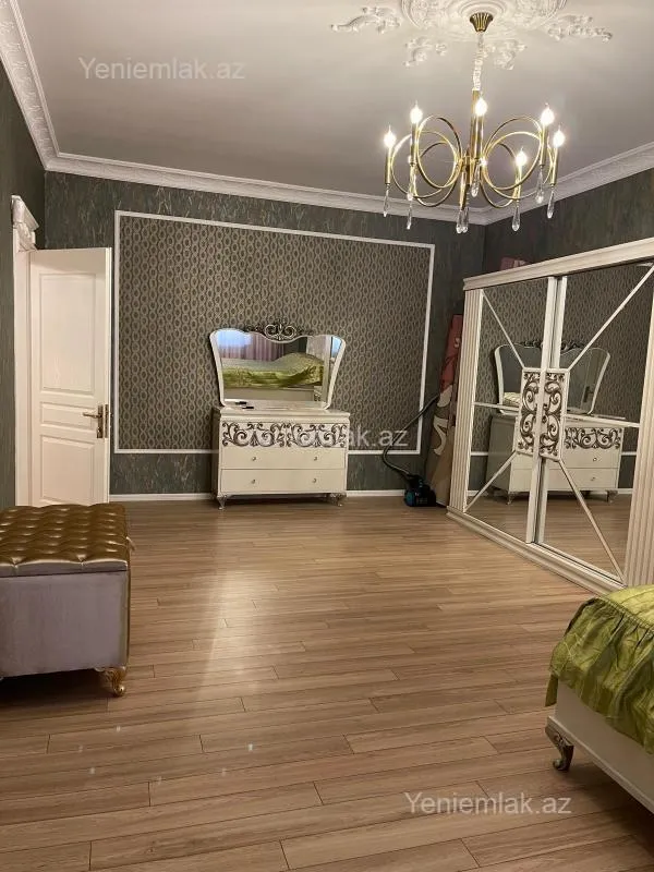 Satılır 5 otaqlı həyət evi 270 m²