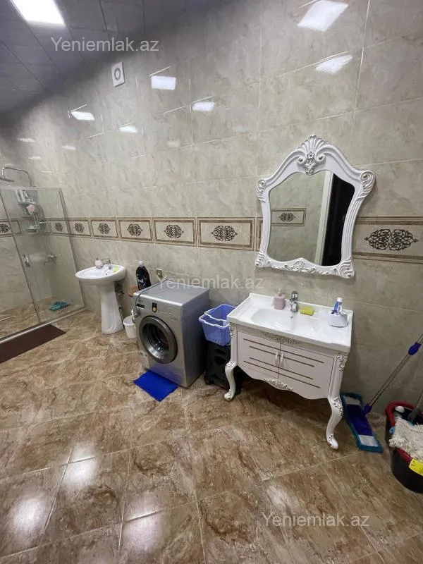 Satılır 5 otaqlı həyət evi 270 m²
