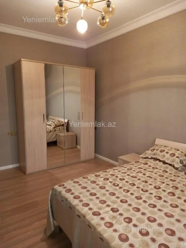 Satılır 5 otaqlı həyət evi 270 m²