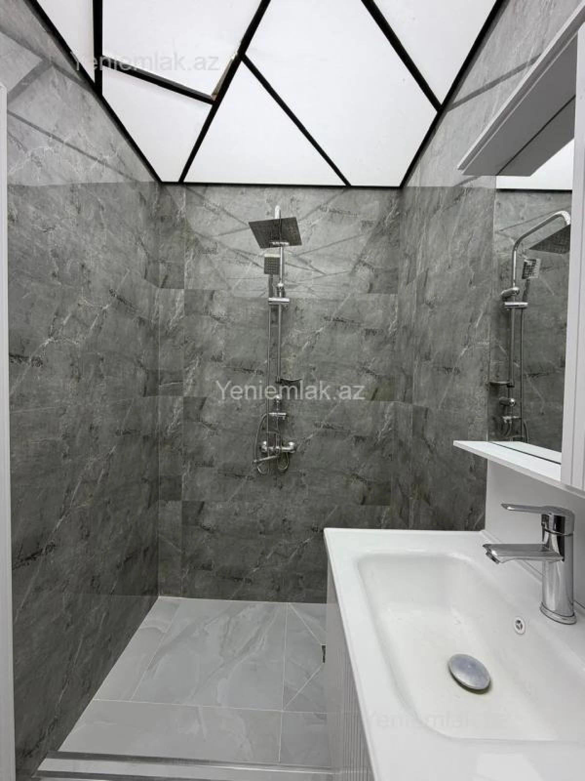 Satılır 2 otaqlı yeni tikili 90 m²