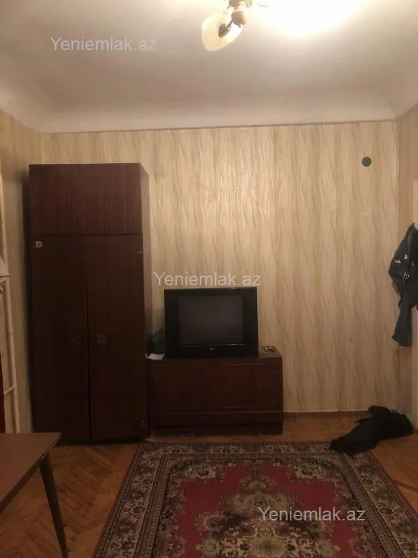 Satılır 1 otaqlı köhnə tikili 40 m²