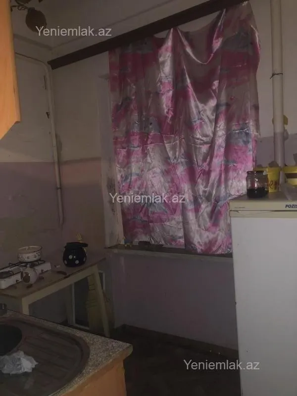 Satılır 1 otaqlı köhnə tikili 40 m²