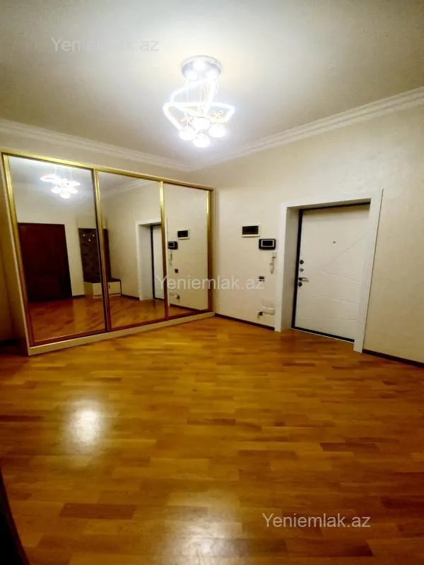 Satılır 2 otaqlı yeni tikili 70 m²
