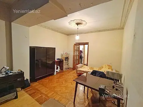 Satılır 2 otaqlı köhnə tikili 65 m²