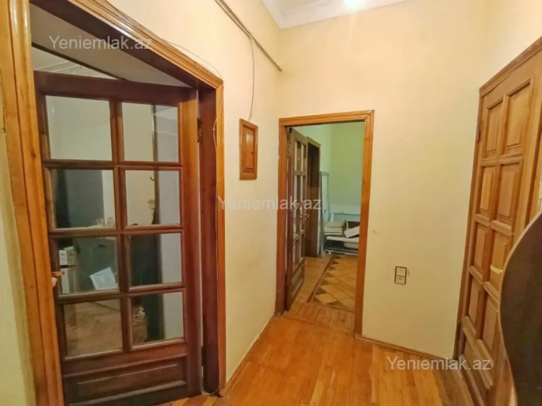 Satılır 2 otaqlı köhnə tikili 65 m²