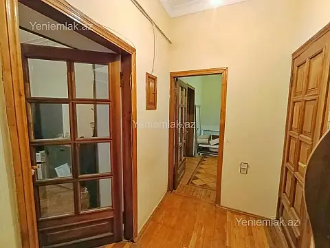 Satılır 2 otaqlı köhnə tikili 65 m²