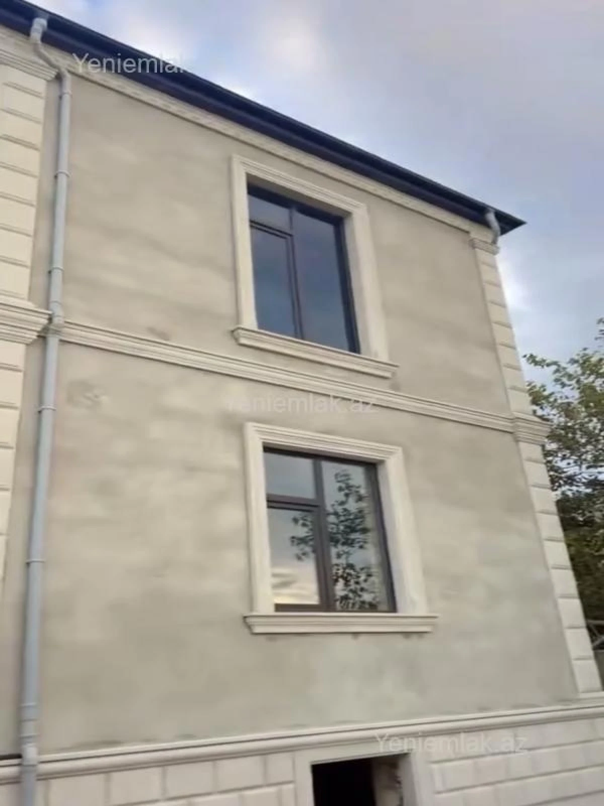 Satılır 5 otaqlı həyət evi 220 m²