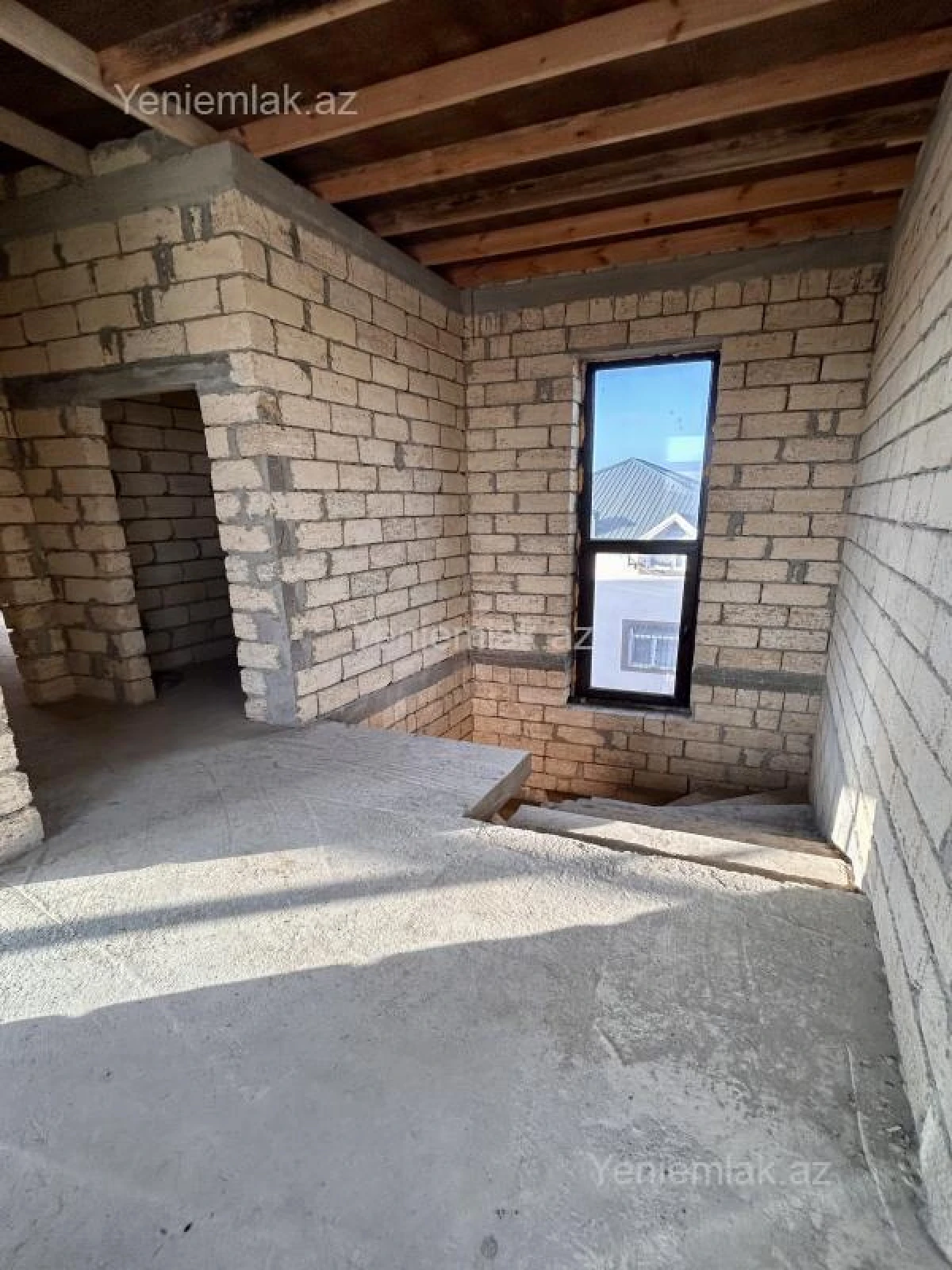 Satılır 5 otaqlı həyət evi 220 m²