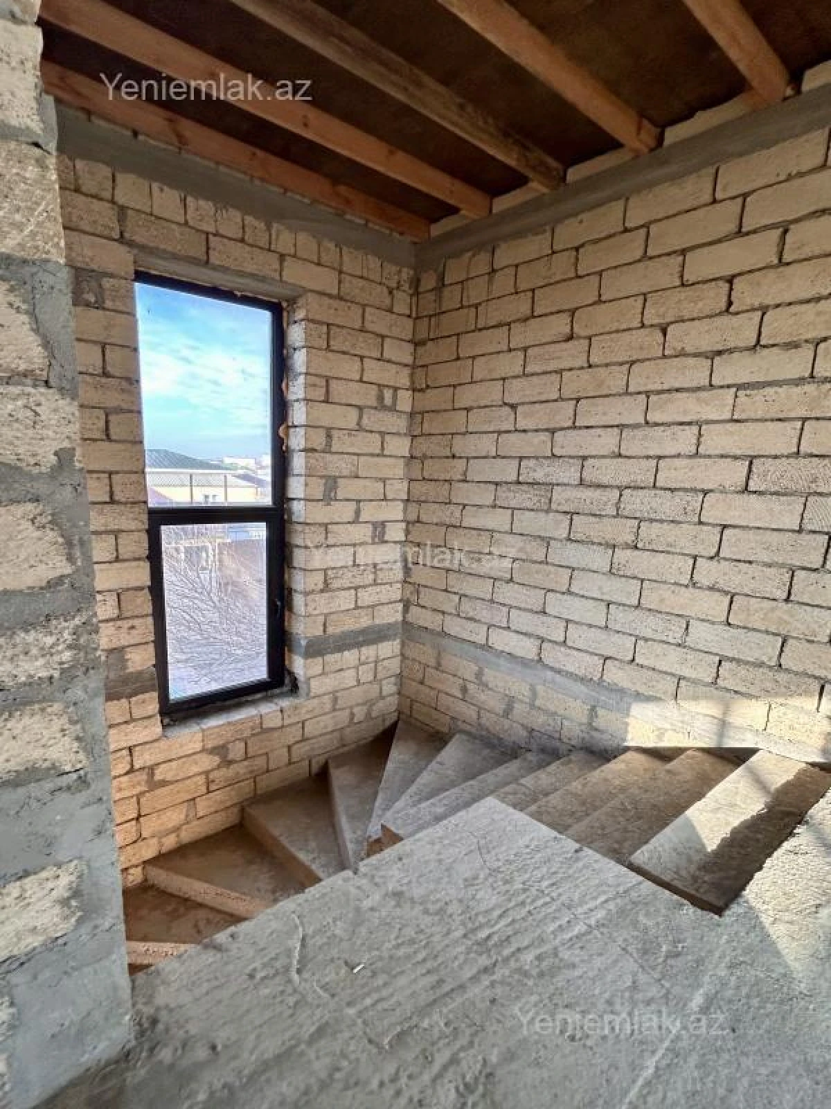 Satılır 5 otaqlı həyət evi 220 m²