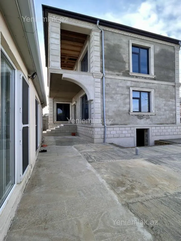 Satılır 5 otaqlı həyət evi 220 m²
