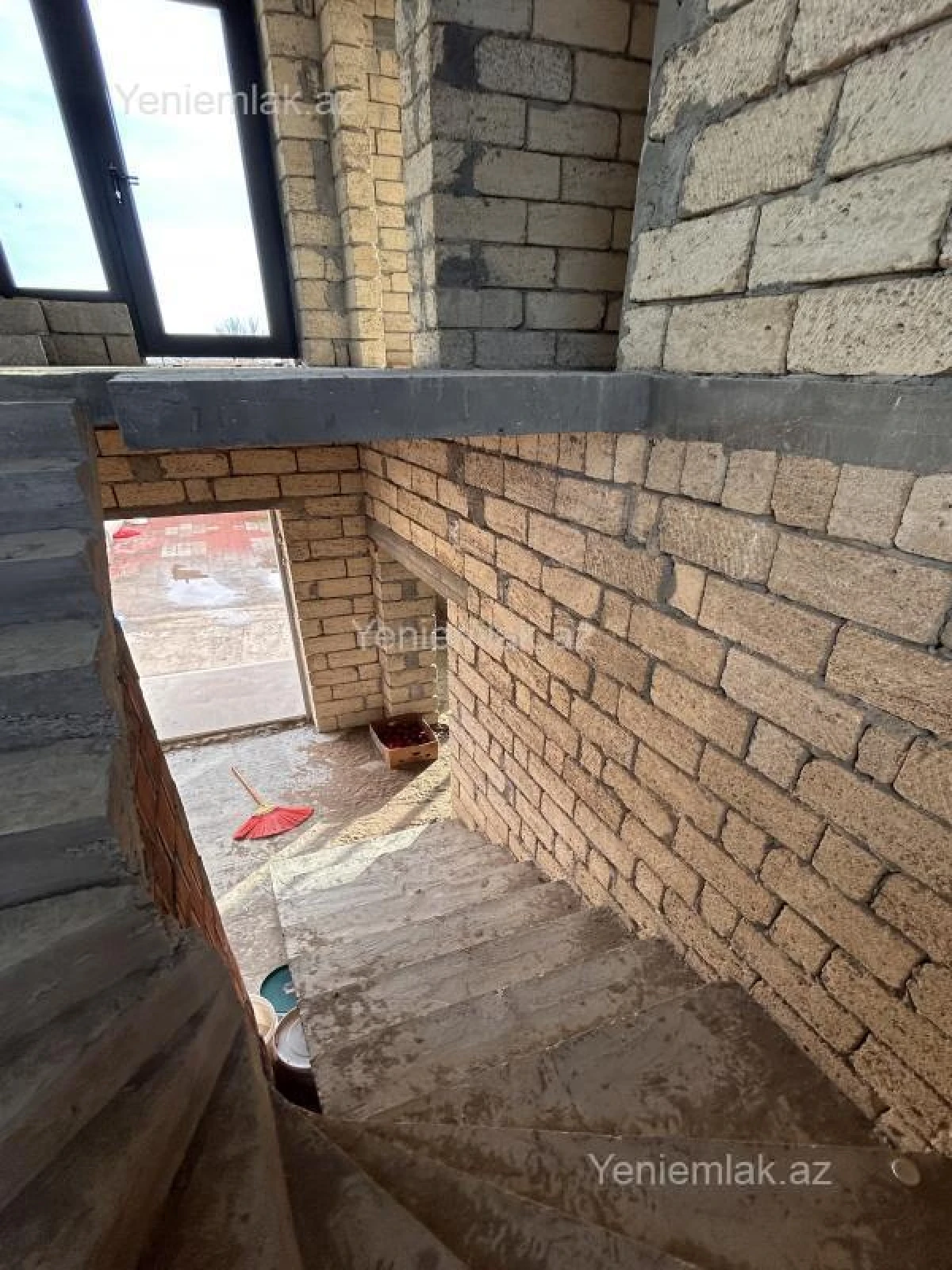 Satılır 5 otaqlı həyət evi 220 m²