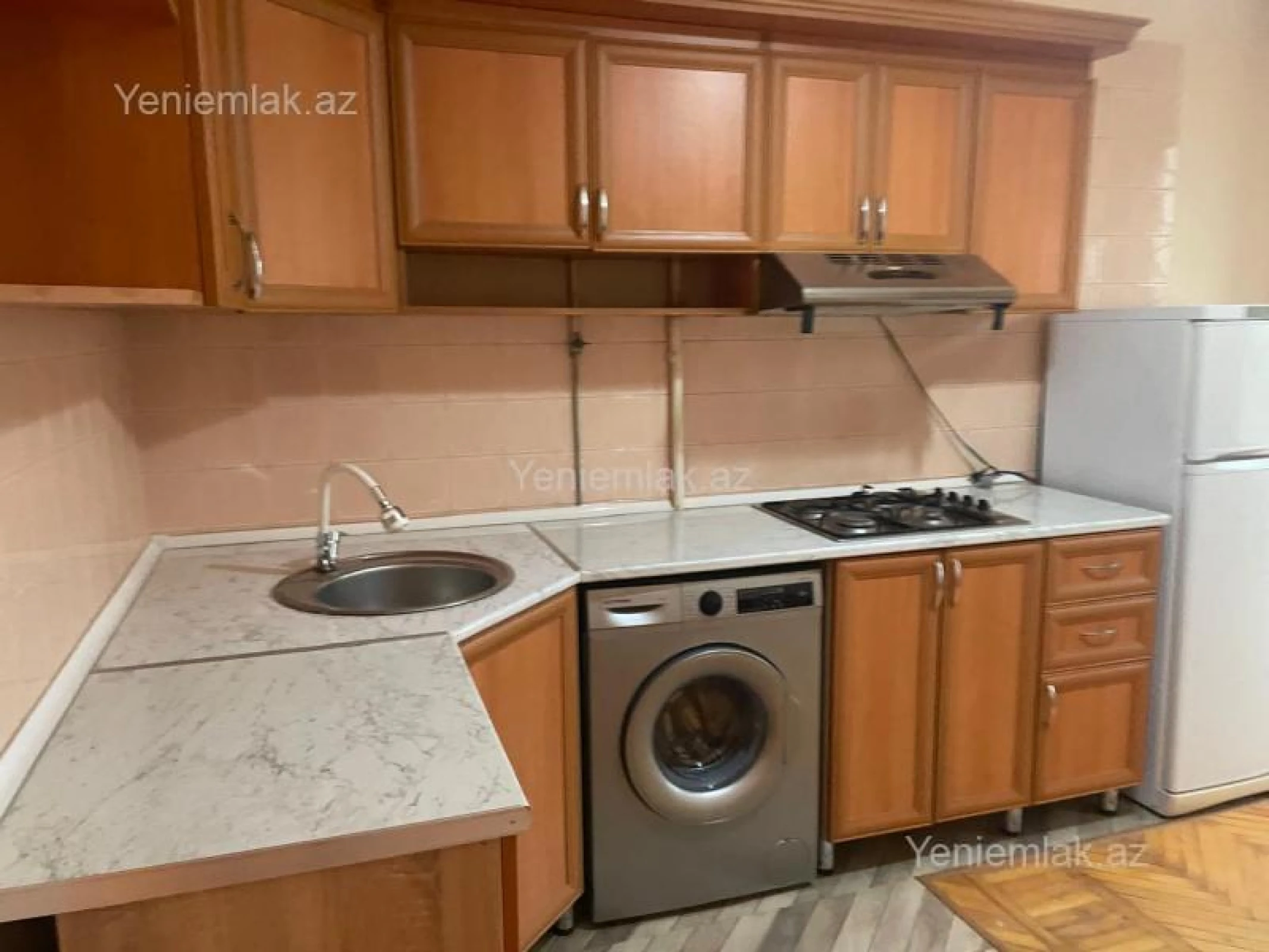 Satılır 2 otaqlı köhnə tikili 60 m²