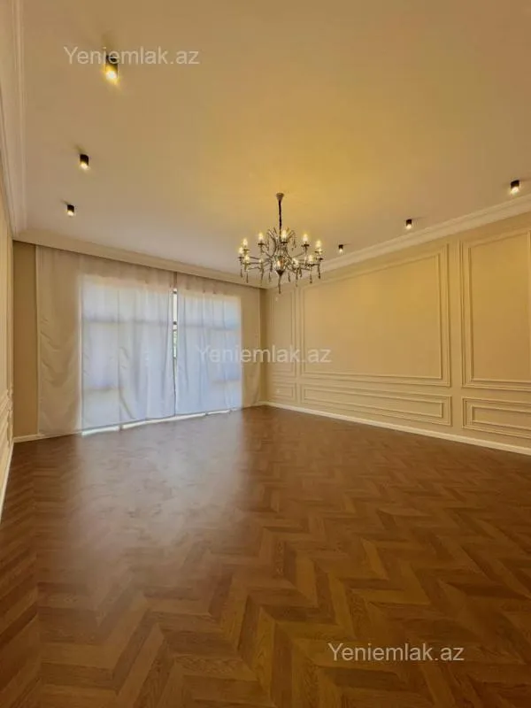 Satılır 5 otaqlı həyət evi 240 m²