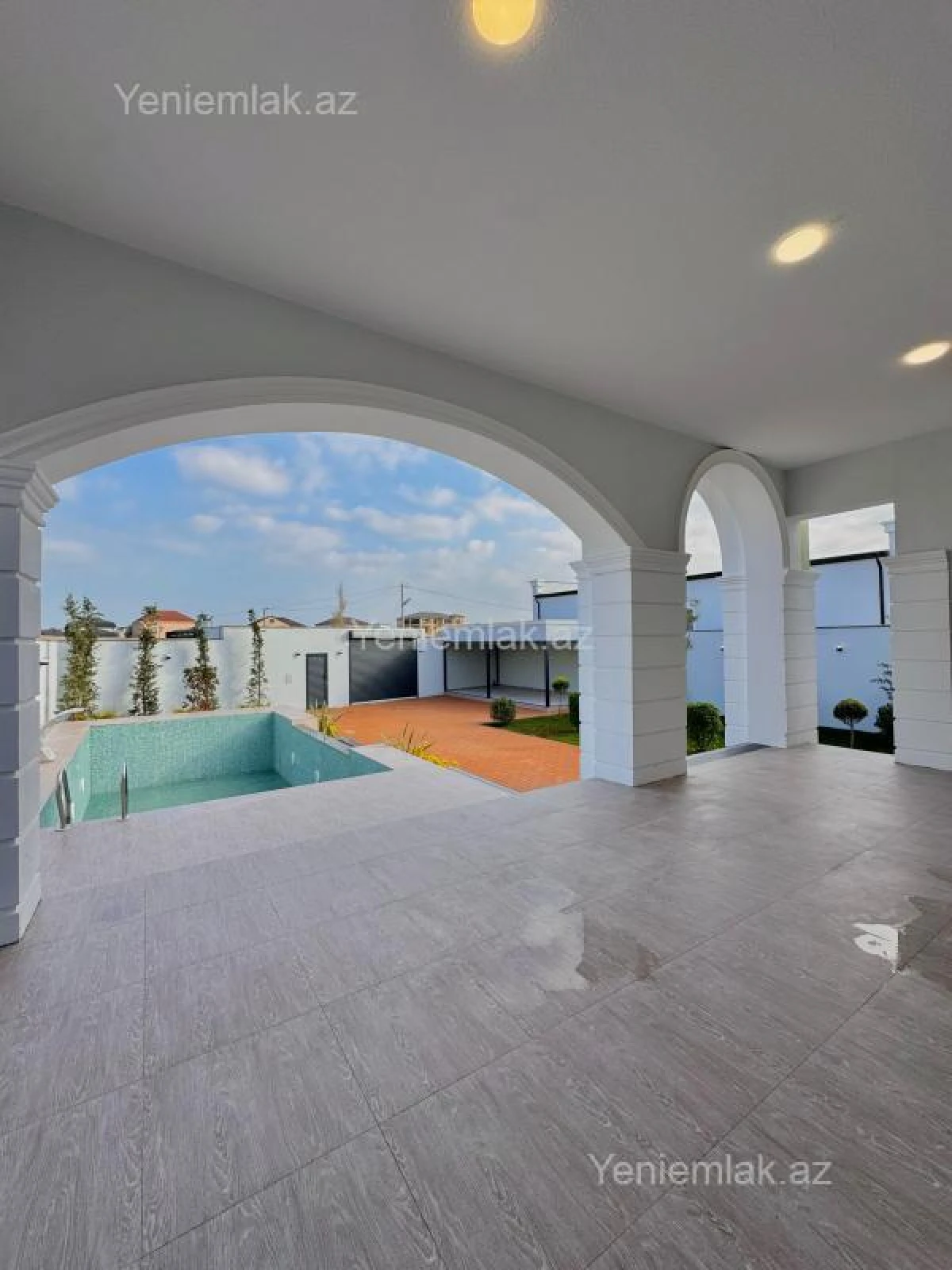 Satılır 5 otaqlı həyət evi 240 m²