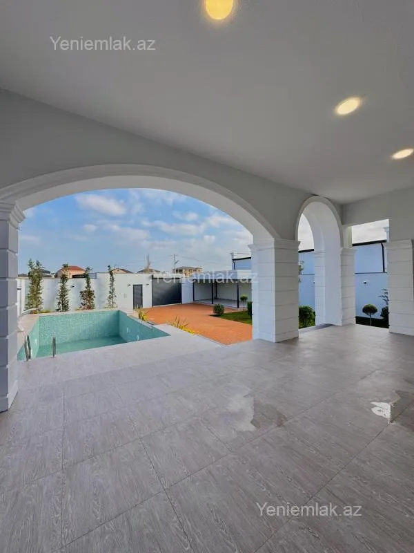 Satılır 5 otaqlı həyət evi 240 m²