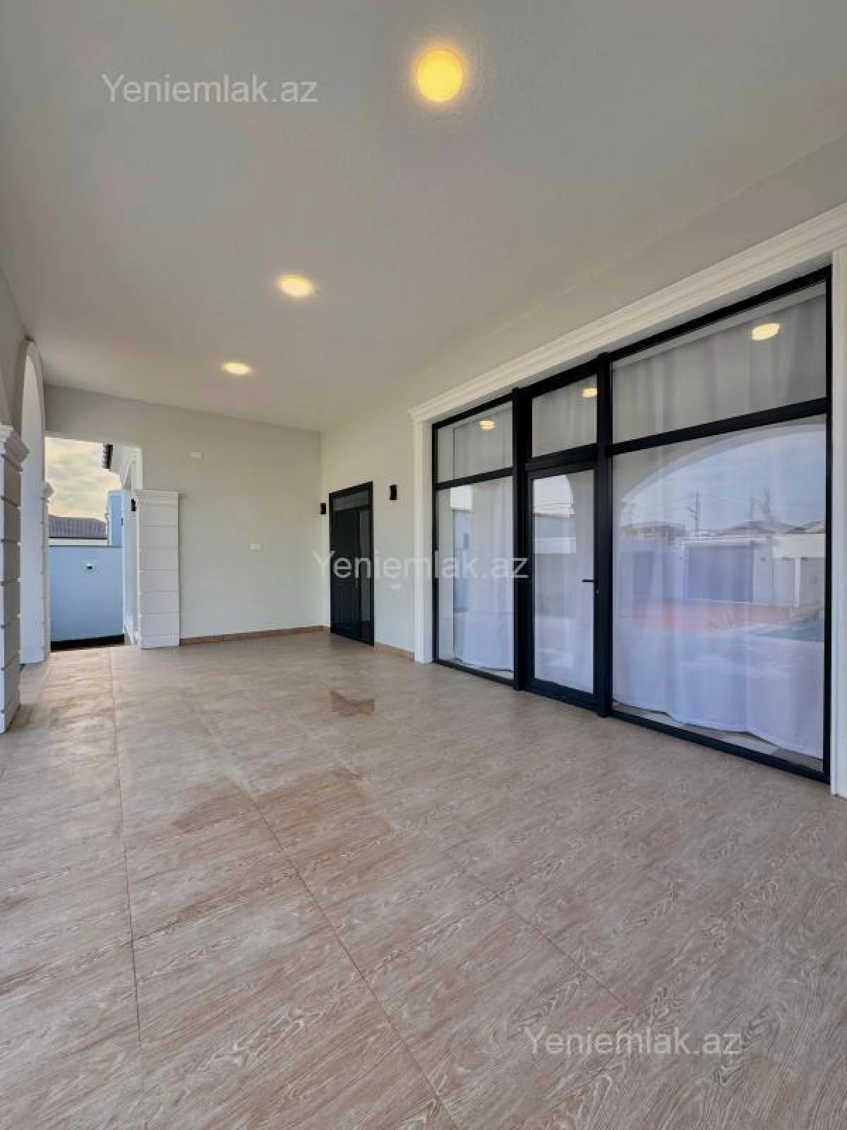 Satılır 5 otaqlı həyət evi 240 m²