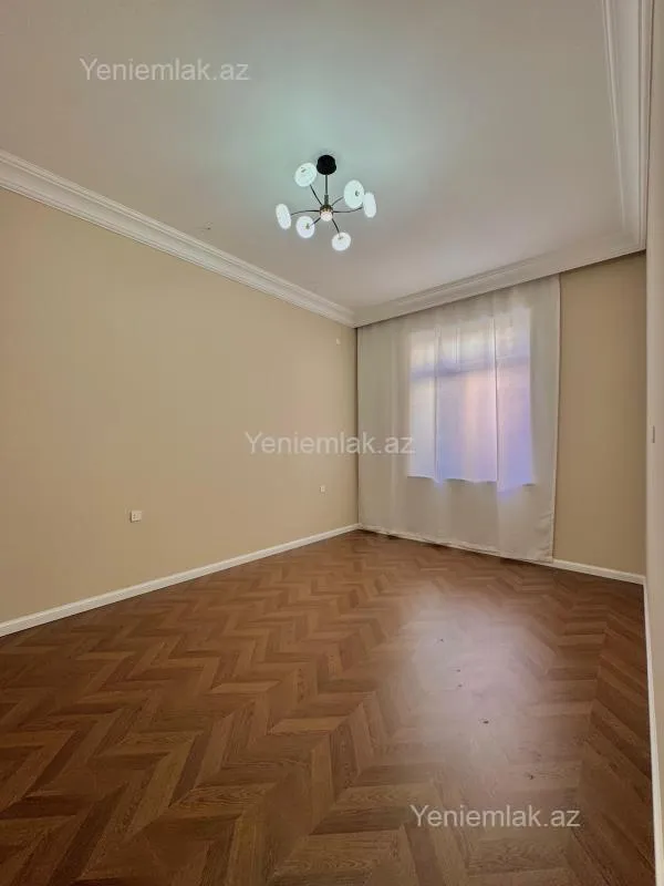 Satılır 5 otaqlı həyət evi 240 m²
