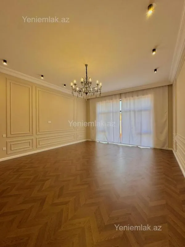 Satılır 5 otaqlı həyət evi 240 m²