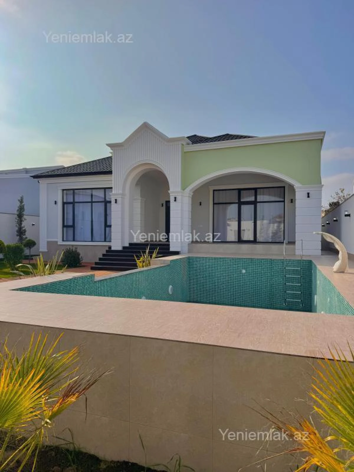 Satılır 5 otaqlı həyət evi 240 m²