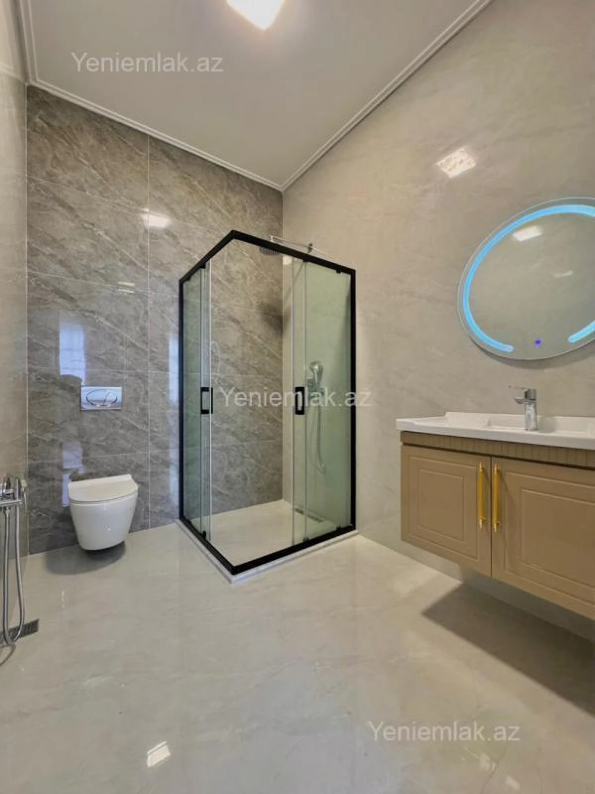 Satılır 5 otaqlı həyət evi 240 m²