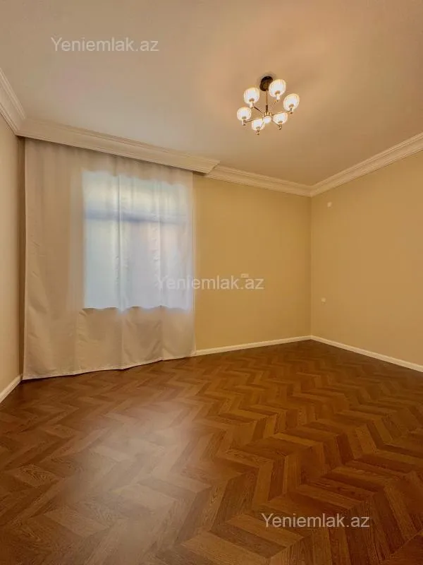 Satılır 5 otaqlı həyət evi 240 m²