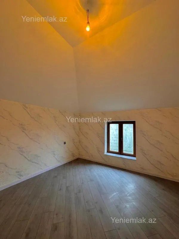 Satılır 6 otaqlı həyət evi 200 m²