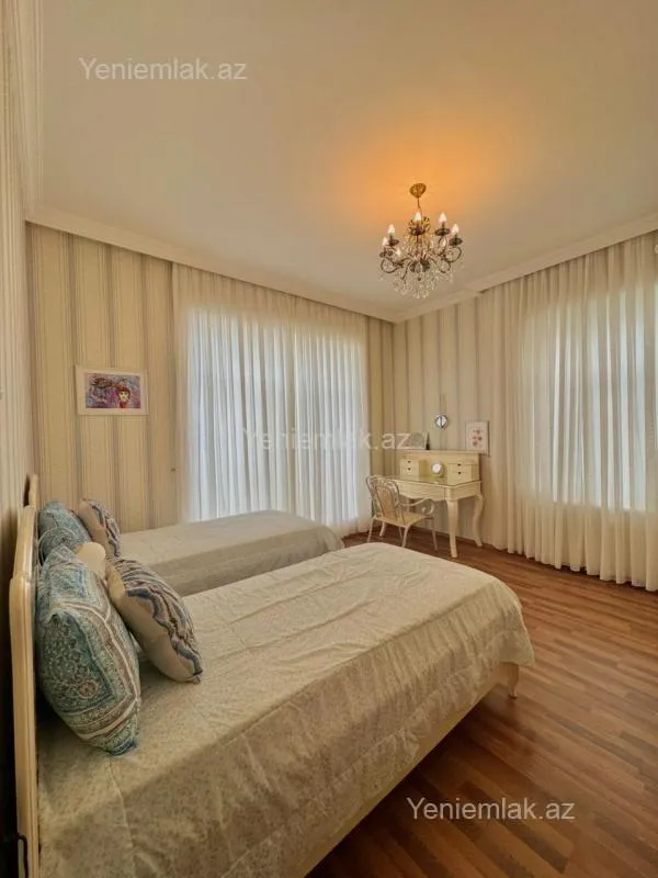 Satılır 5 otaqlı həyət evi 220 m²
