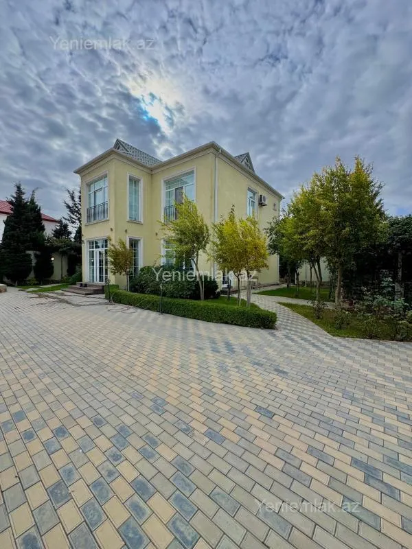 Satılır 5 otaqlı həyət evi 220 m²