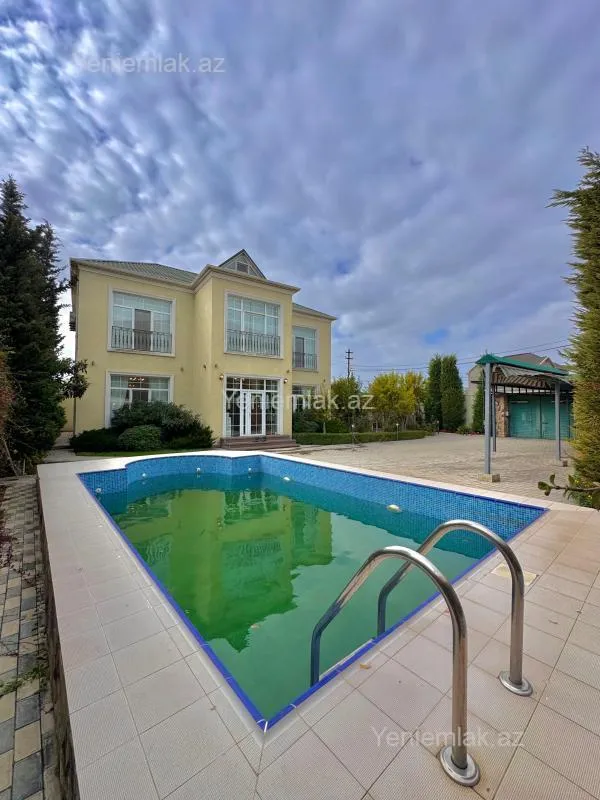 Satılır 5 otaqlı həyət evi 220 m²