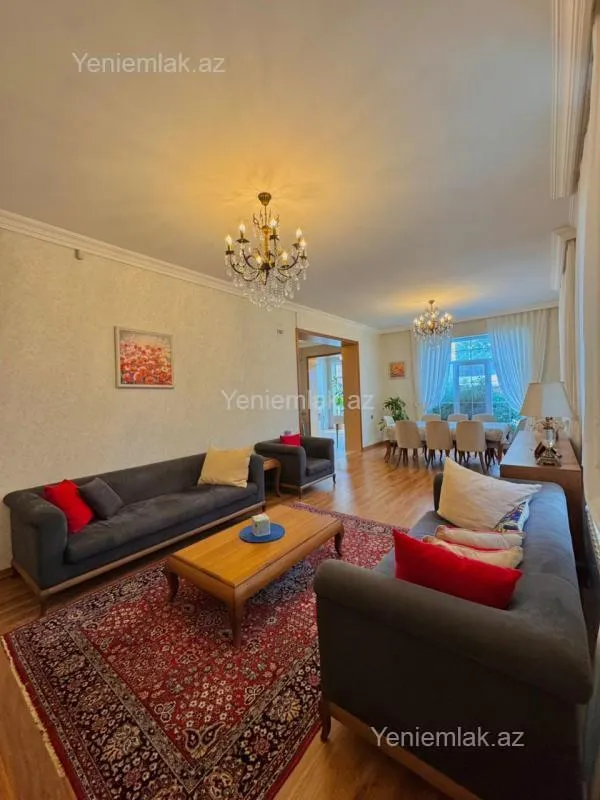 Satılır 5 otaqlı həyət evi 220 m²